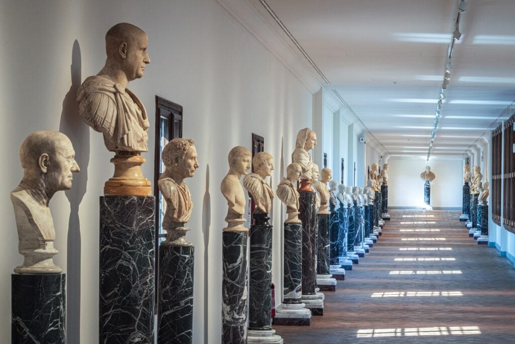 I busti antichi nel Corridoio Vasariano degli Uffizi