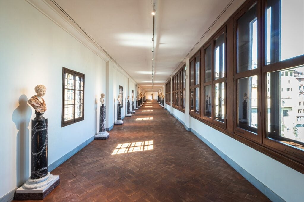 I busti antichi nel Corridoio Vasariano degli Uffizi