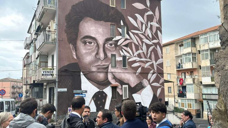 Il volto di Piersanti Mattarella dipinto da Ligama a Paternò