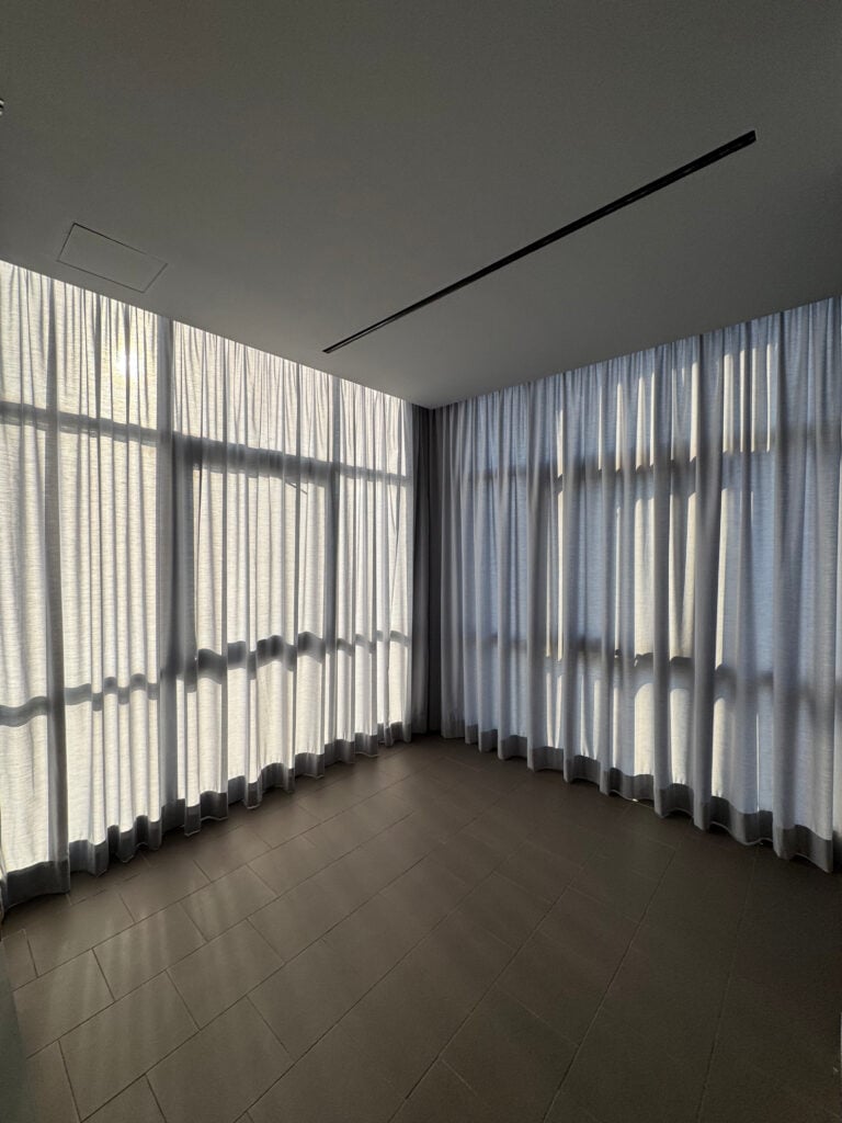 Cerith Wyn Evans, foto di ricerca, galleria dell'Antiquarium di Boscoreale (dettaglio). Courtesy l'artista e Parco Archeologico di Pompei