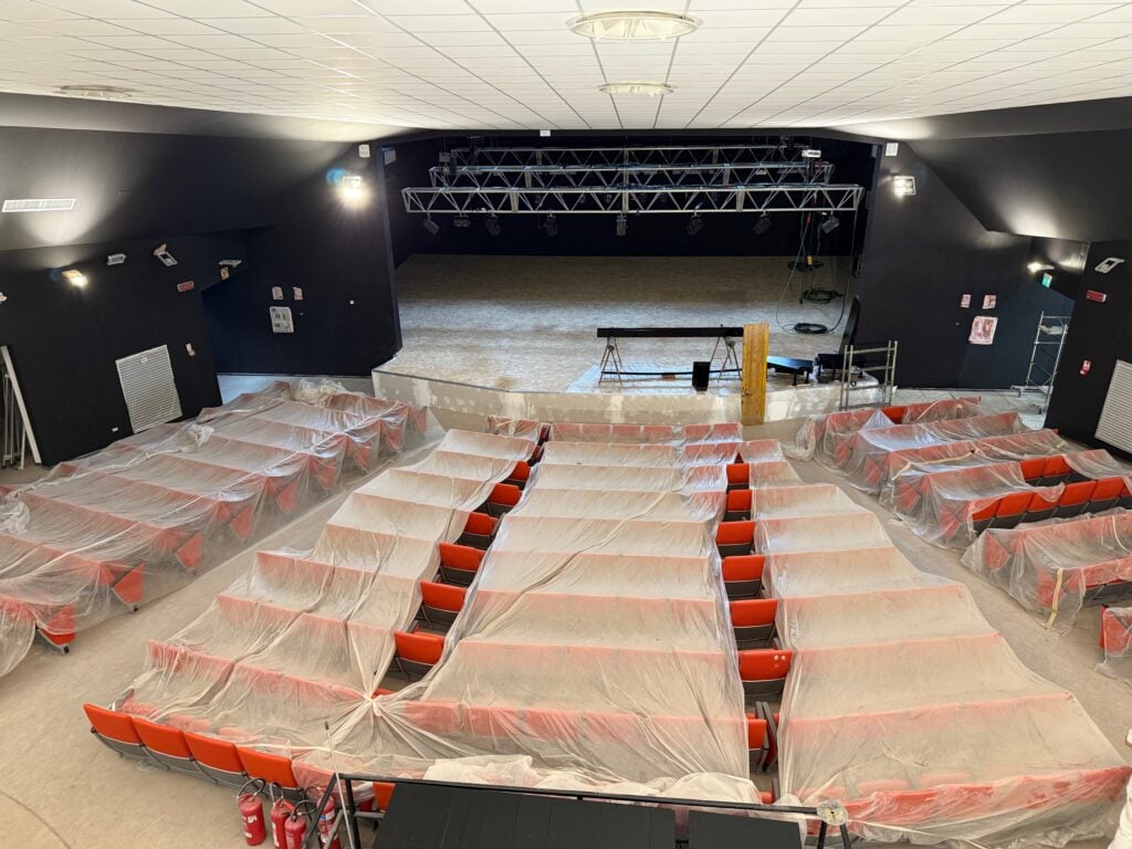 A Milano riapre uno storico teatro di periferia: diventerà centro di arti performative