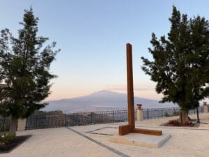 Spunta una nuova opera d’arte pubblica nello splendido borgo di Centuripe in Sicilia