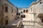 L’estate 2025 nello storico palazzo del Salento dove l’arte contemporanea si esprime in tante forme