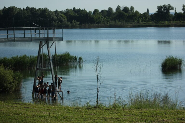 Arte, scienza e partecipazione per un turismo sostenibile. Il cortometraggio sull’acqua del Lago di Camazzole in Veneto