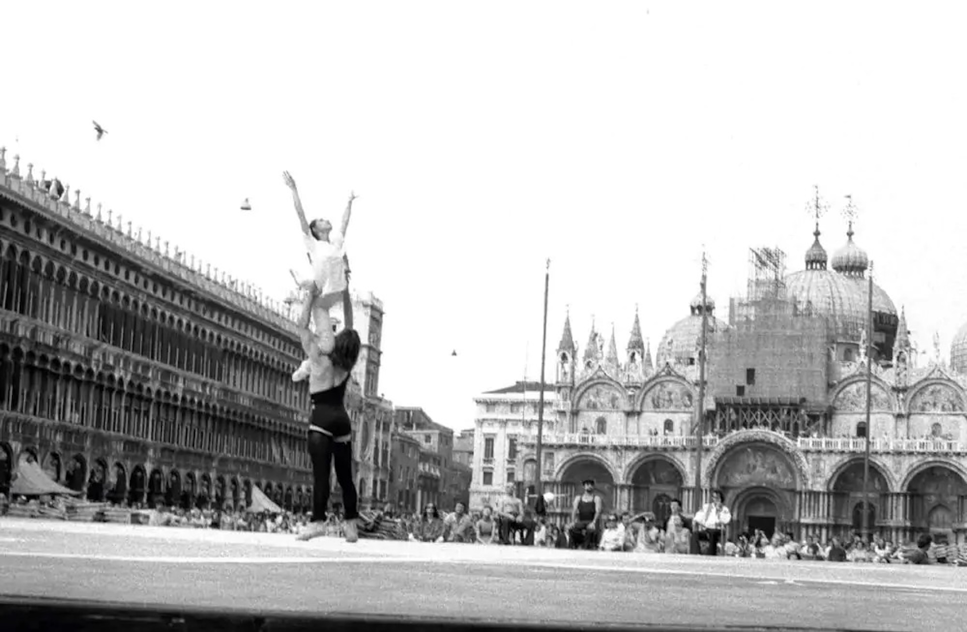 Lorenzo Capellini, Luciana Savignano durante le prove, 1975