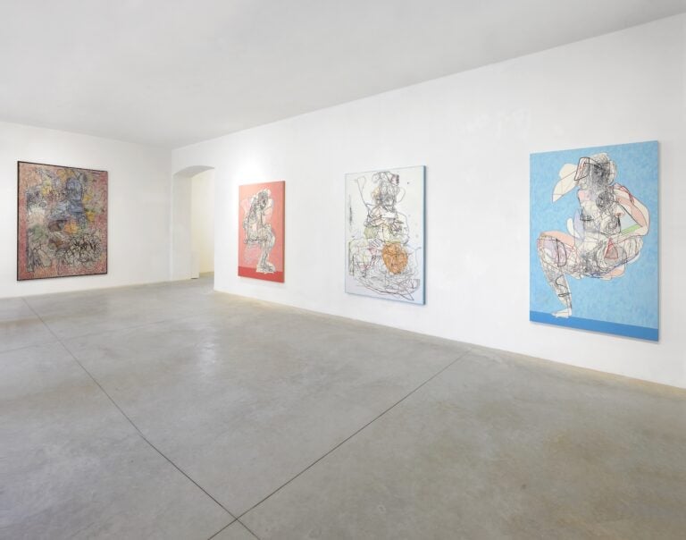 luigi carboni ridisegnare la vita scavalcando le parole installation view at scaramouche gallery milano 2025 courtesy scaramouche A Milano lo scarabocchio diventa figura umana nella mostra di Luigi Carboni