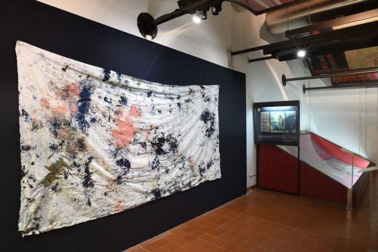 Matteo Fato, Il difficile è dimenticare ciò che si è visto per casa (Ritratto di Pescara per caso), 2025 - Foto Michele Alberto Sereni - Courtesy dell’artista; Fondazione La Rocca, Pescara