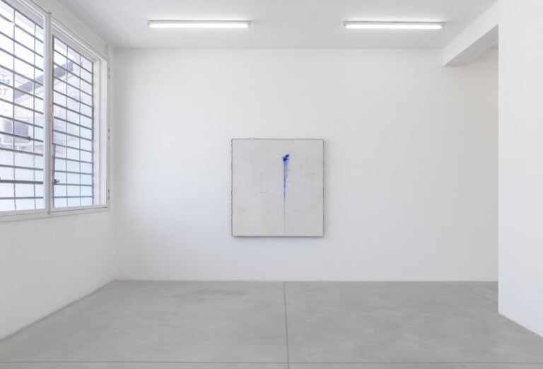 Pier Paolo Calzolari, Hypnos, Galleria Franco Noero, Torino, Exhibition view. Photo Sebastiano Pellion di Persano