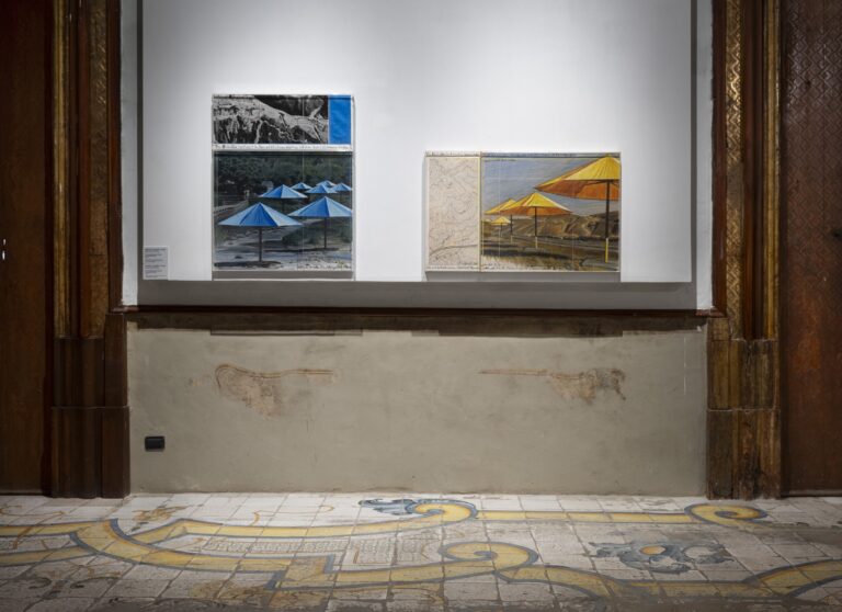 Pinakothek'a, Palazzo Sant'Elia, Palermo. Veduta dell'allestimento - Opere di Christo & Jeanne Claude