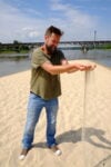 Polonia. Varsavia. Jan Piotrowski, responsabile del Progetto Vistola, su una delle spiagge di sabbia ® Photo Dario Bragaglia