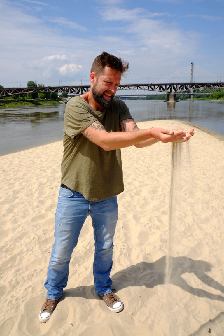 Polonia. Varsavia. Jan Piotrowski, responsabile del Progetto Vistola, su una delle spiagge di sabbia ® Photo Dario Bragaglia