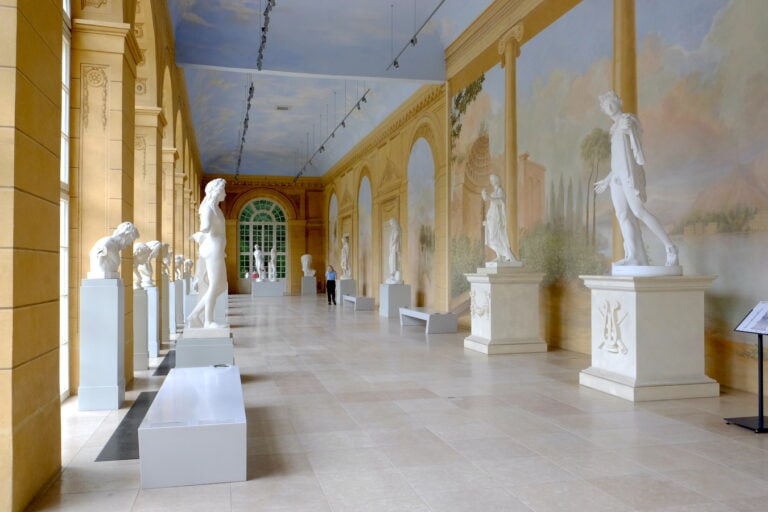 polonia varsavia parco lazienki la collezione di statue nella nuova orangerie r photo dario bragaglia Varsavia sta diventando una straordinaria città green. Intanto il Palazzo della Cultura compie settant’anni