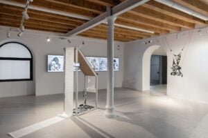 L’altra faccia dell’intelligenza artificiale in mostra nell’ex pastificio di Roma 