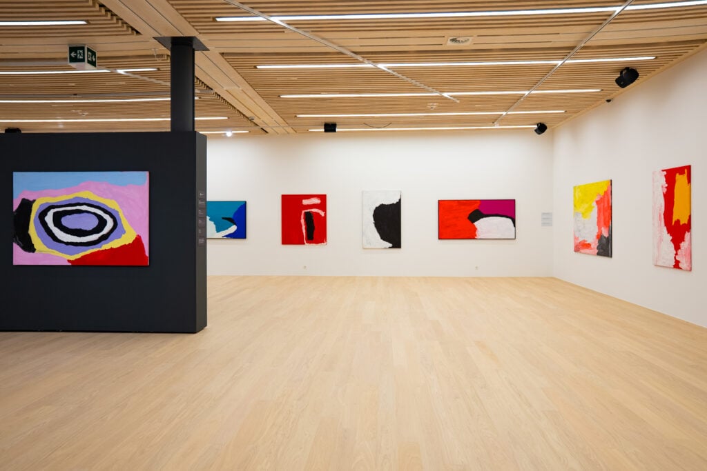 In Svizzera c’è una mostra da vedere nell’unica fondazione di arte aborigena d’Europa