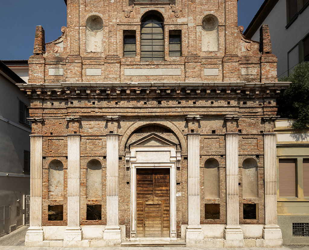 Nella Chiesa di San Carlo a Cremona la performance dell’artista Marcello Maloberti dura una sola notte