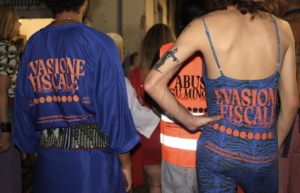 Tra moda e impegno sociale: a Genova la sfilata che racconta il costo della mascolinità tossica