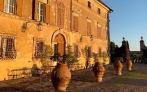 Una storica limonaia nella campagna senese si apre per la prima volta all’arte contemporanea