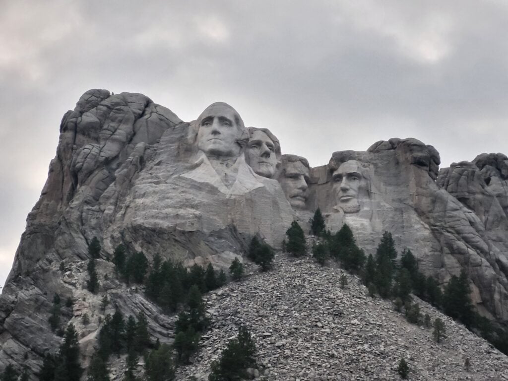Gli Stati Uniti tra nazionalismo e pluralismo culturale. L’esempio del Monte Rushmore e la storia dei Nativi Americani