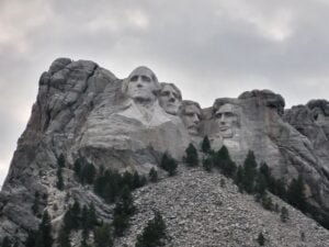 Gli Stati Uniti tra nazionalismo e pluralismo culturale. L’esempio del Monte Rushmore e la storia dei Nativi Americani