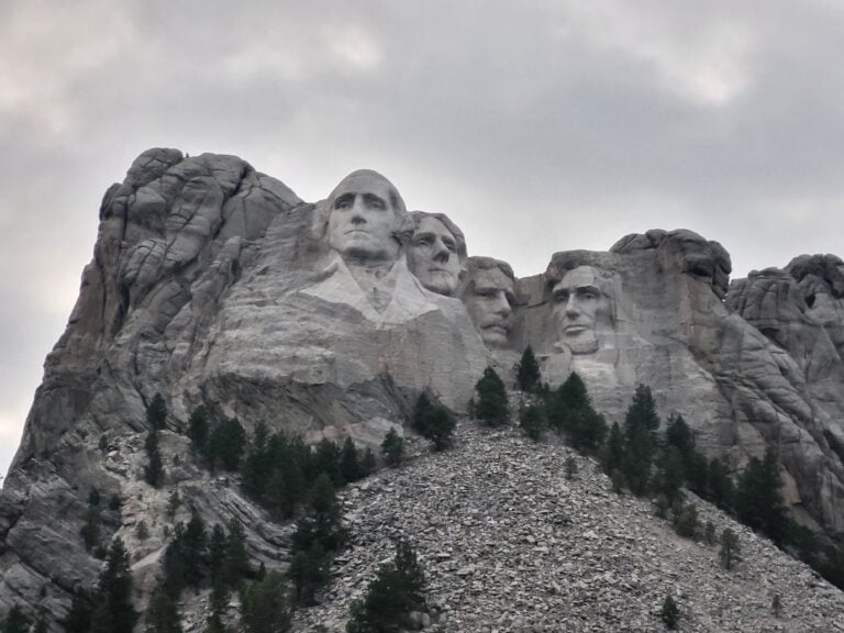 Gli Stati Uniti tra nazionalismo e pluralismo culturale. L’esempio del Monte Rushmore e la storia dei Nativi Americani