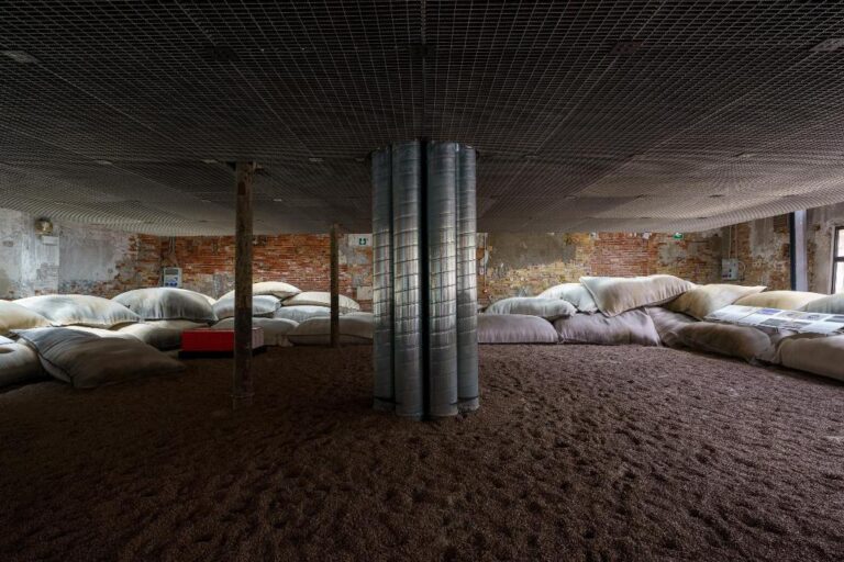 Padiglione Bahrein, installation view, Biennale Architettura di Venezia, 2025 © Andrea Avezzù