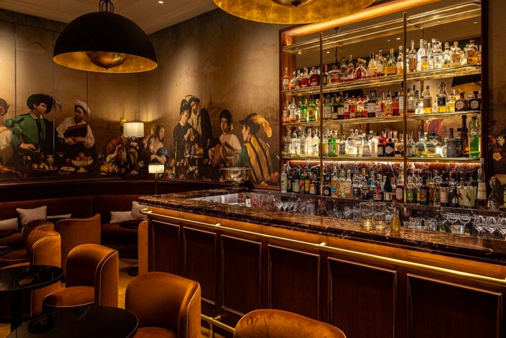A Firenze apre un cocktail bar immersivo ispirato ai dipinti di Artemisia Gentileschi 