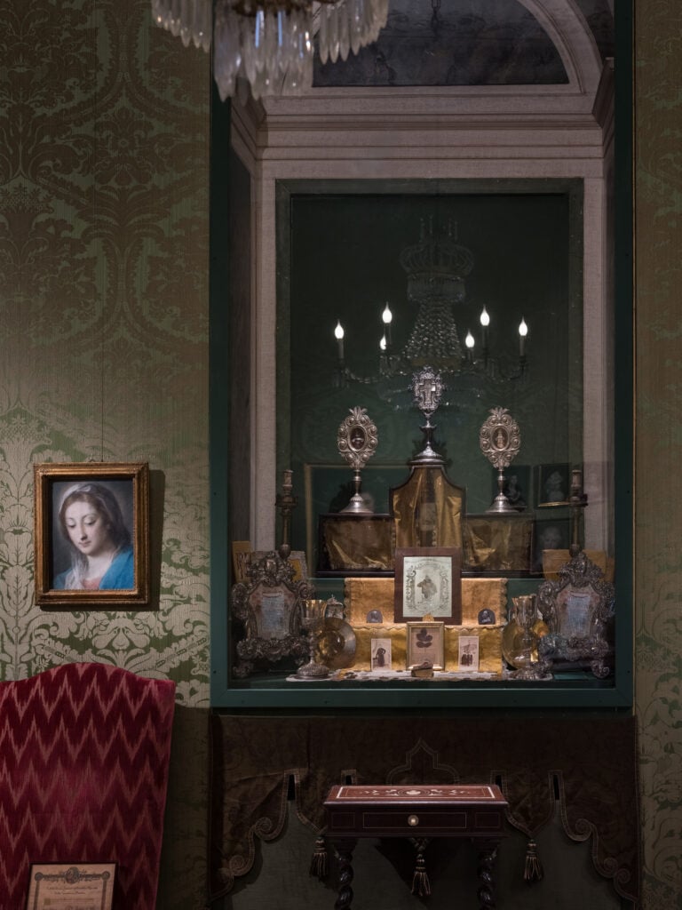Di storie e di arte. Tre secoli di vita a palazzo Vendramin Grimani. Installation view Palazzo Vendramin Grimani, Venezia, 2025. Foto Ugo Carmeni