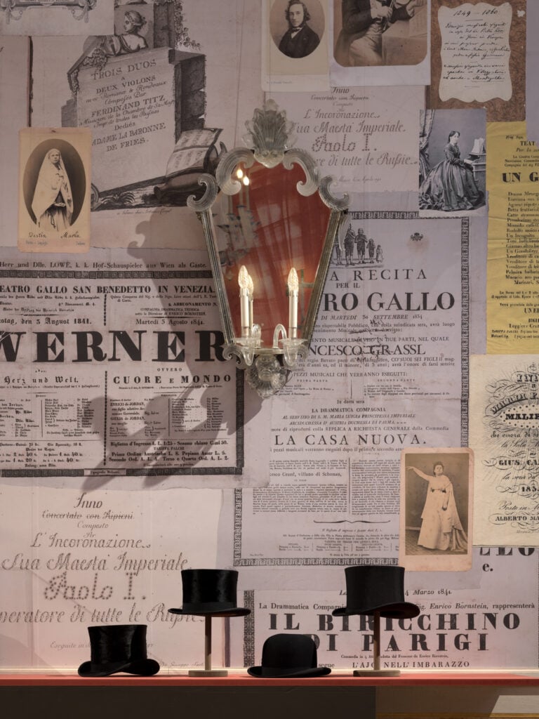 Di storie e di arte. Tre secoli di vita a palazzo Vendramin Grimani. Installation view Palazzo Vendramin Grimani, Venezia, 2025. Foto Ugo Carmeni