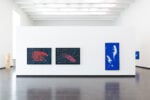 installation images of rolf sachs be ruhren at kunsthalle schweinfurt room 8 saal photography by luisa porta 1 In Germania un artista rivisita la quotidianità attraverso le lenti della bellezza e dell’ironia