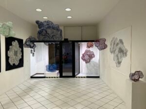 A Bologna è nata una galleria d’arte che vuole sostenere i giovani talenti dell’arte contemporanea 