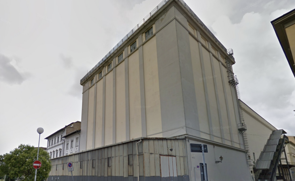 La torre scenica del vecchio Teatro Comunale di Firenze