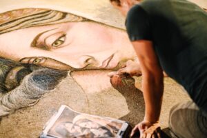 Da oltre 50 anni, a Ferragosto, un paesino lombardo accoglie artisti madonnari di tutto il mondo