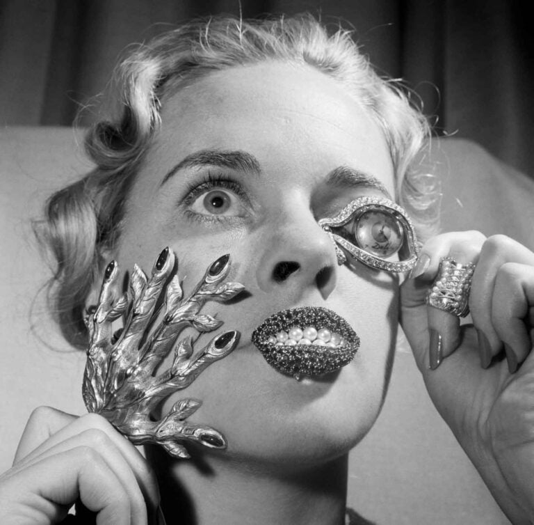 Maschere surrealiste di Schiaparelli