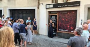 Nel micro-museo di Belluno due installazioni mescolano Leonor Fini con cani e tartarughe 