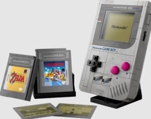 Il mitico Game Boy torna in versione Lego. Con due giochi intercambiabili: il filmato