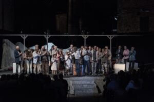 Un fulmine incendia il Teatro Povero di Monticchiello. La raccolta fondi per aiutare la storica compagnia senese