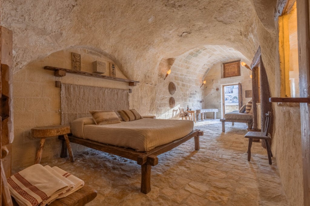 Il nuovo hotel di Matera è anche un museo: 16 abitazioni in 1000 mq di grotte 
