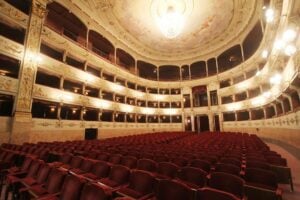 Lavorare nell’arte: opportunità da Corpi vivi, Teatro della Toscana e la fiera Flashback