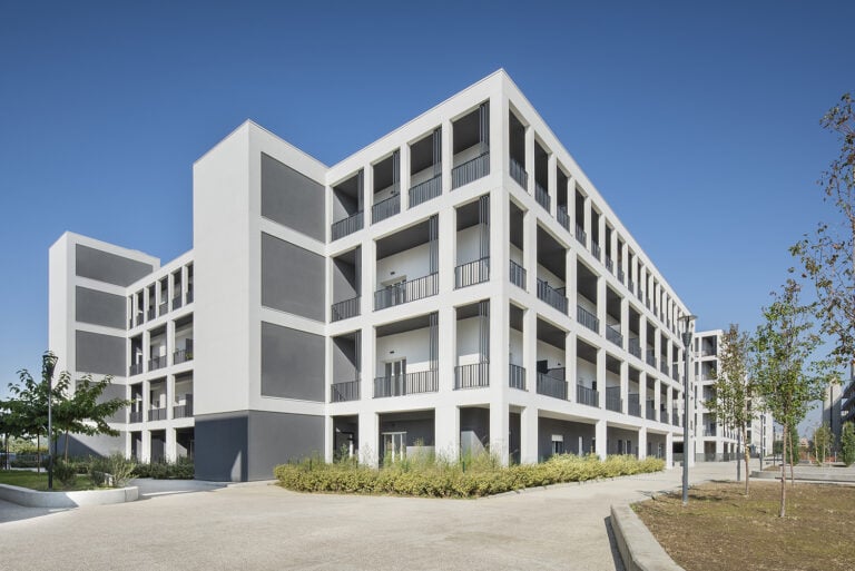 5SQUARE Housing sociale di via Antegnati, Milano, 2017-2022, vista del complesso residenziale dalle aree comuni a Sud-Est. Crediti foto Carola Merello