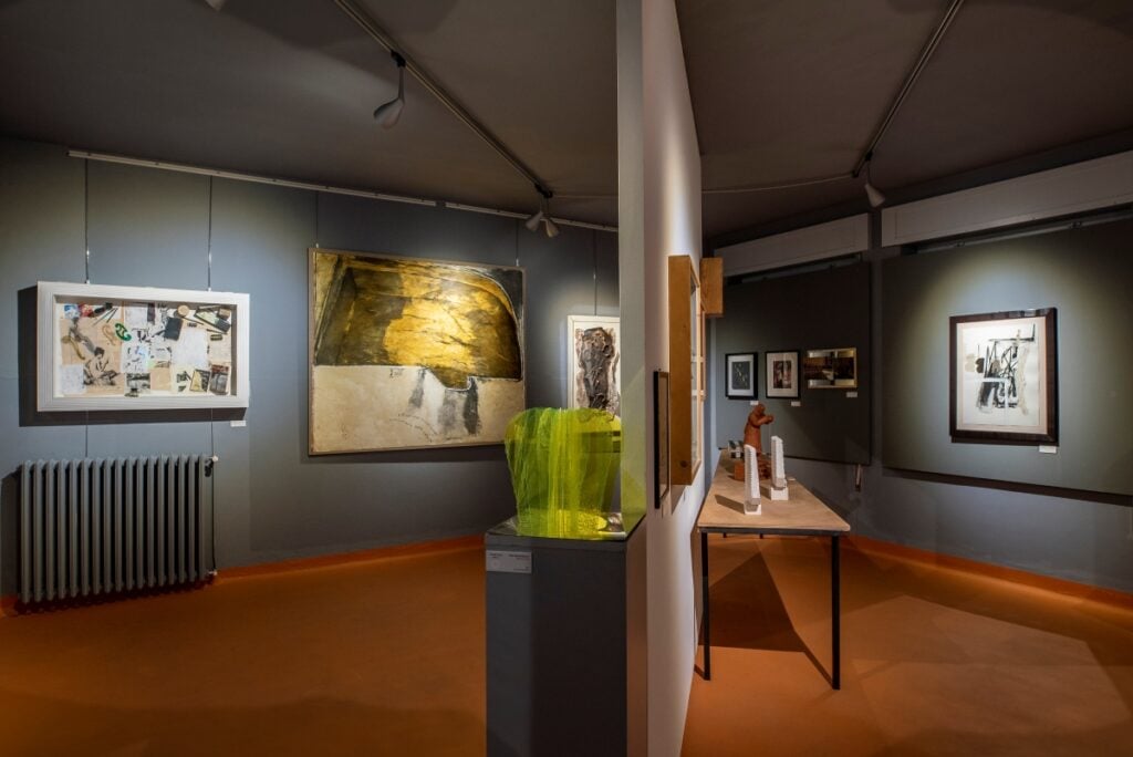 Nell’Appennino sopra Parma c’è un museo nato per avvicinare la comunità all’arte contemporanea. La storia