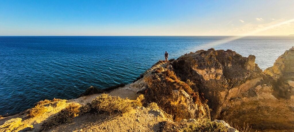 Lo scatto perfetto è solitario. E così l’estetica contemporanea nasconde l’overtourism 