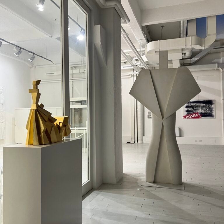 L’allestimento del museo FLA FlavioLucchiniArtMuseum con la mostra “Grazie Giorgio” e l’esposizione permanente. Courtesy FLA FlavioLucchiniArtMuseum