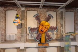 Una biennale fuggevole. A Berlino l’arte è un atto di resistenza 