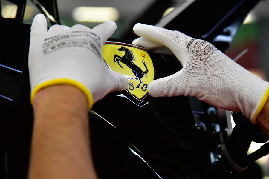 Sguardi d’impresa. Mimmo Frassineti fotografa la Ferrari
