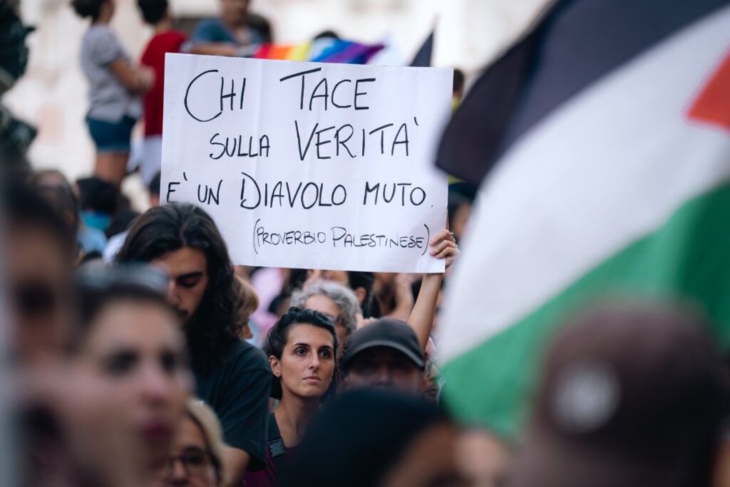 In piazza per Gaza. Photo Luca Bonaventura