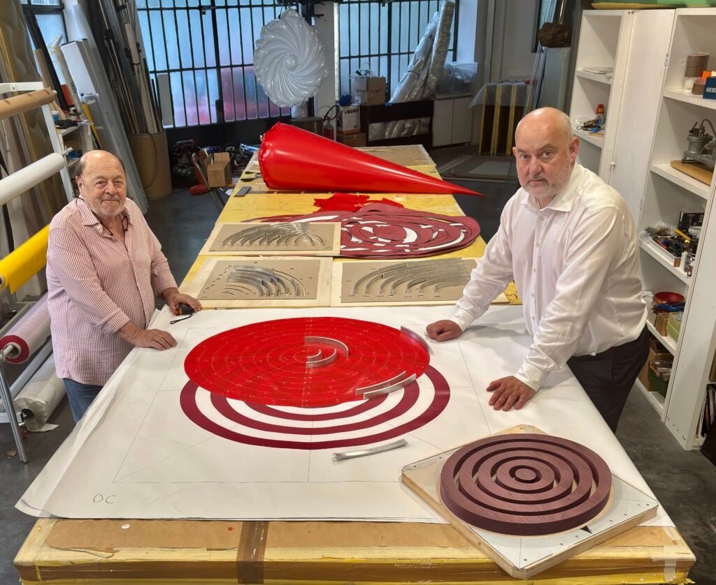 Quando l’arte diventa gioco: a Milano il dialogo tra gli artisti Franco Mazzucchelli e Fulvio Morella