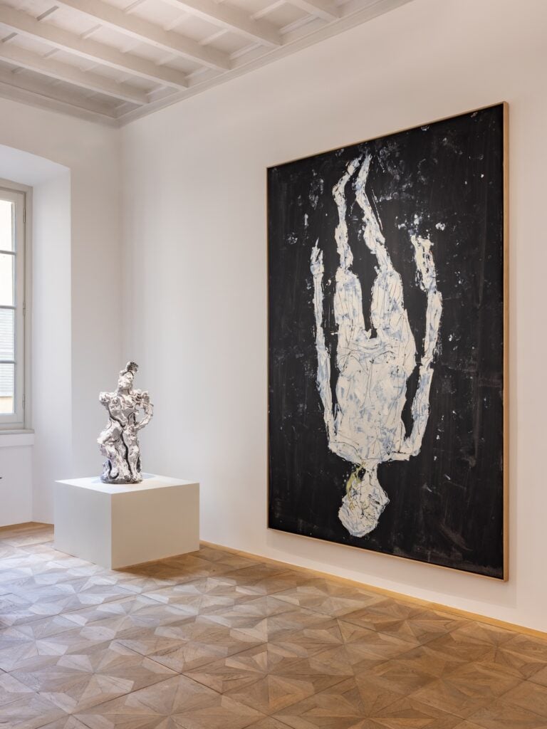 Georg Baselitz e Lucio Fontana, L'aurore viene, installation view at Thaddaeus Ropac Milano. Photo Roberto Marossi. Courtesy Thaddaeus Ropac.