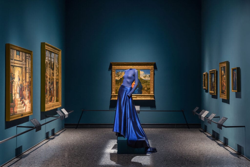 Non poteva essere che su Armani la prima mostra di moda alla Pinacoteca di Brera a Milano