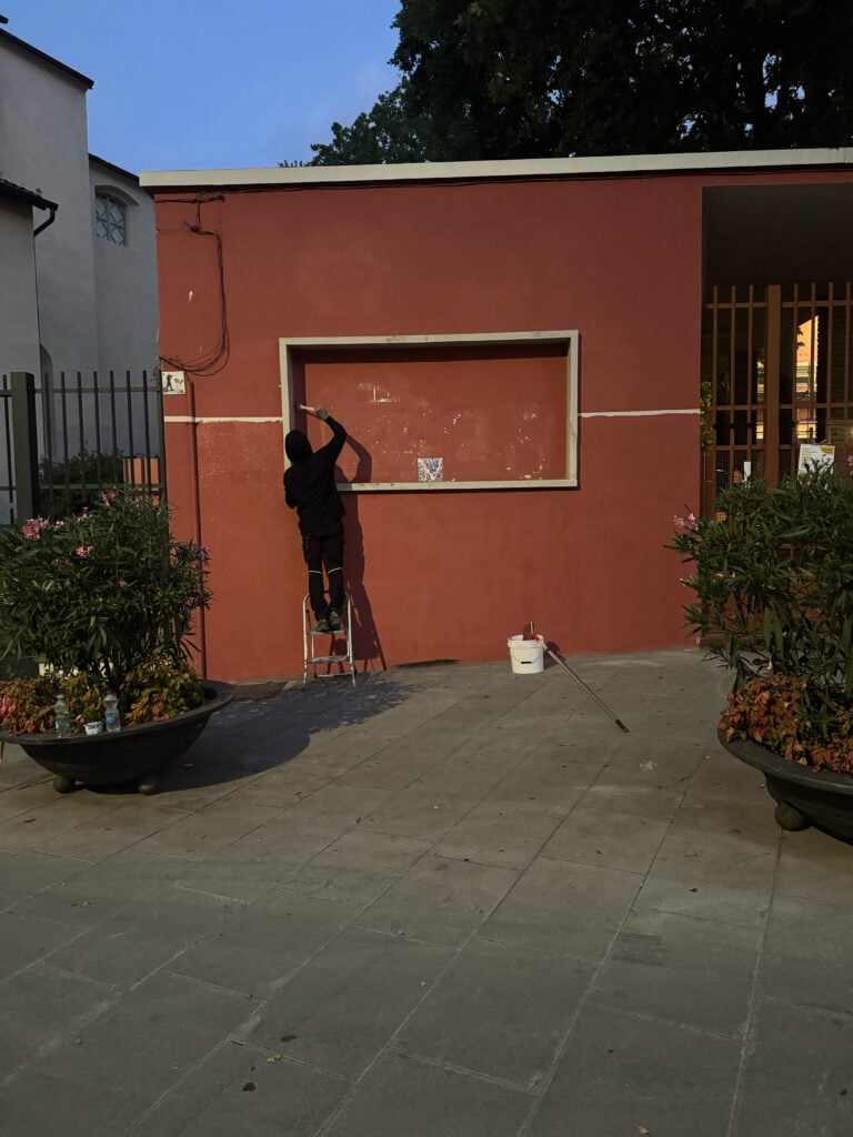 I muri di Brescia ripuliti da Ghost Pitùr. Prima e dopo