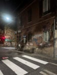 I muri di Brescia ripuliti da Ghost Pitùr. Prima e dopo